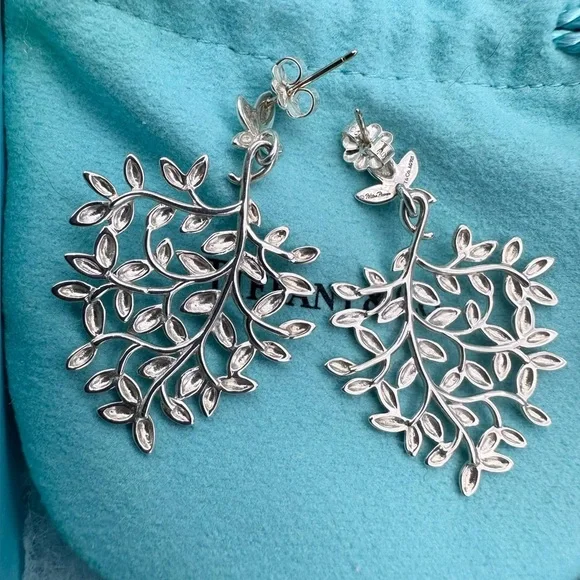 Tiffany & Co. Euc olive leaf dangle earrings (big size) in sterling silver - Picture 7 of 8
